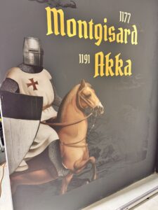 Ponad 100 m² historii na ścianach – druk ekspozycji w Centrum Historii Templariuszy w Opatowie